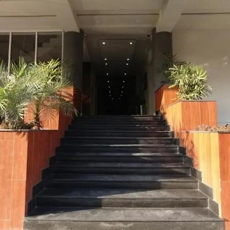 Furnished One-Bedroom Apartment For Rent Lahore Bagian luar foto