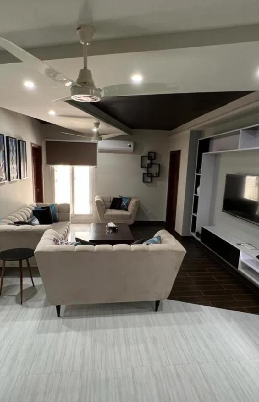 Furnished One-Bedroom Apartment For Rent Lahore Bagian luar foto